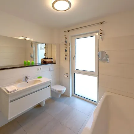 Lejlighed Haus Kap Arkona In - 02 Mit Kamin Und Terrasse