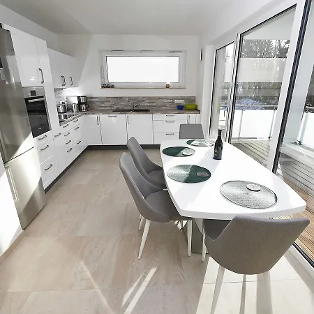 Lejlighed Haus Kap Arkona In - 02 Mit Kamin Und Terrasse *